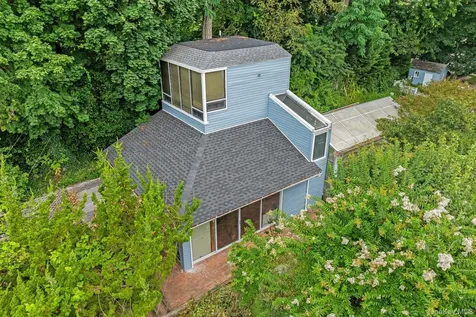 13 Whitney Circle Glen Cove NY 11542