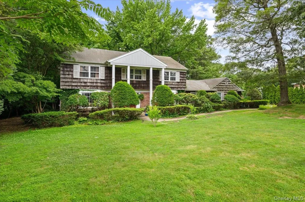 16 Norma Lane Dix Hills NY 11746