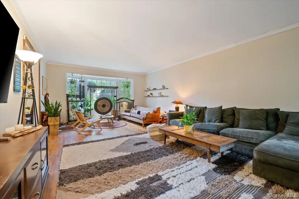 16 Norma Lane Dix Hills NY 11746