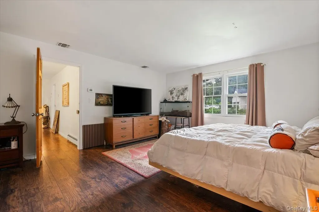 16 Norma Lane Dix Hills NY 11746