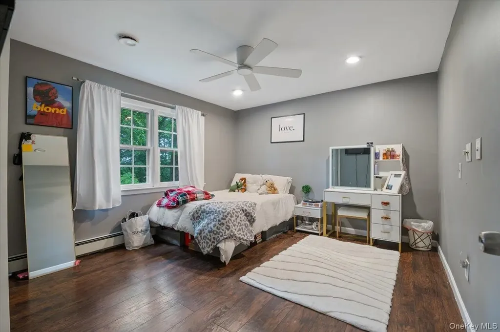 16 Norma Lane Dix Hills NY 11746