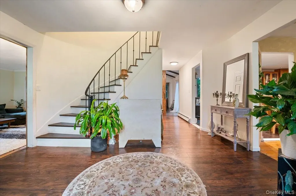16 Norma Lane Dix Hills NY 11746
