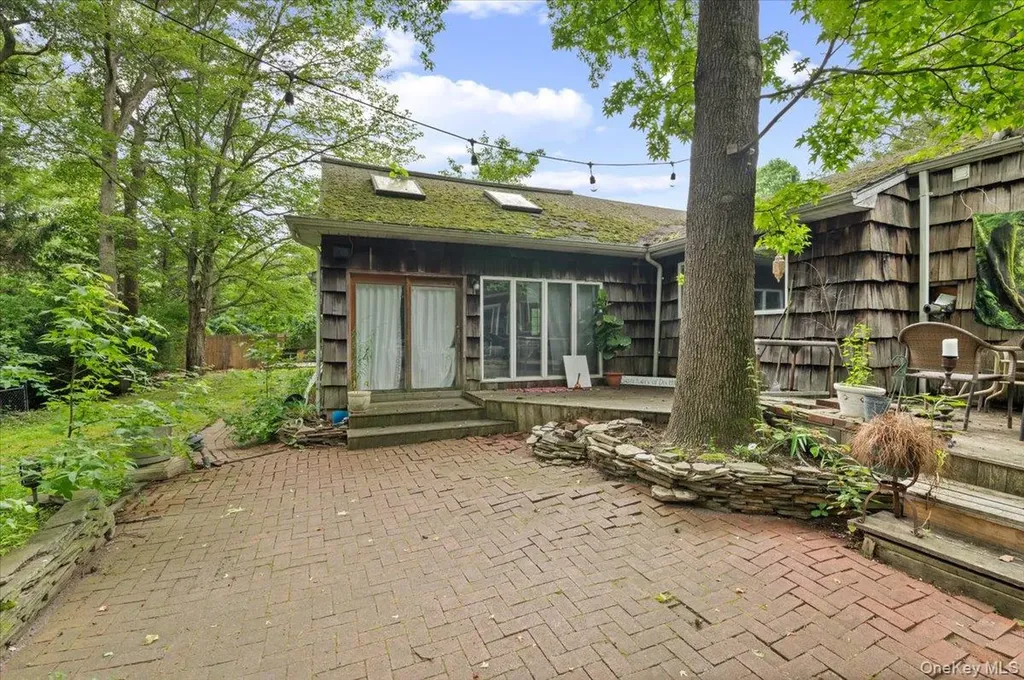 16 Norma Lane Dix Hills NY 11746