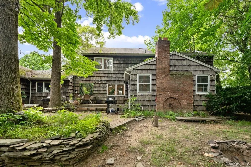 16 Norma Lane Dix Hills NY 11746