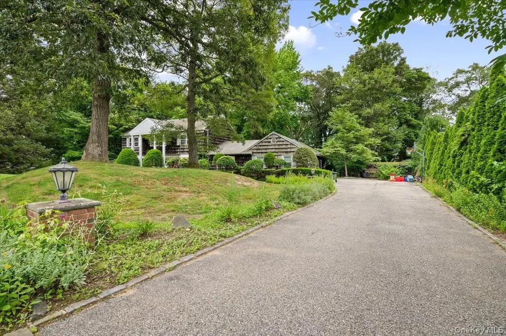 16 Norma Lane Dix Hills NY 11746