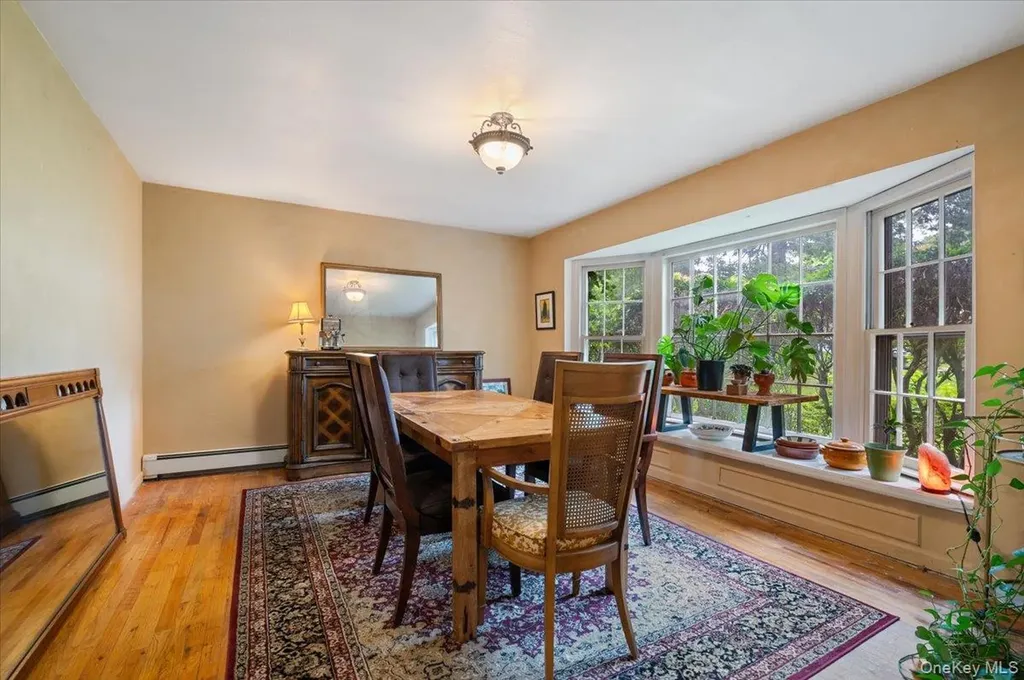 16 Norma Lane Dix Hills NY 11746