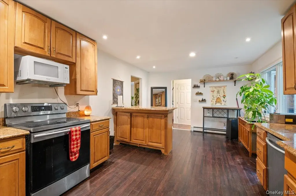 16 Norma Lane Dix Hills NY 11746
