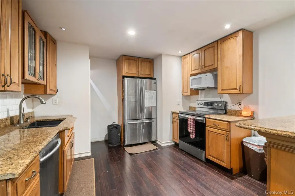 16 Norma Lane Dix Hills NY 11746