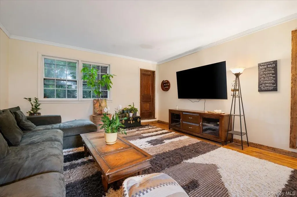 16 Norma Lane Dix Hills NY 11746