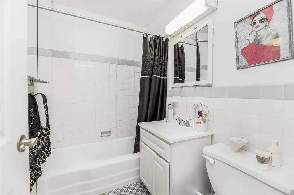 825 Morrison Avenue Bronx NY 10473