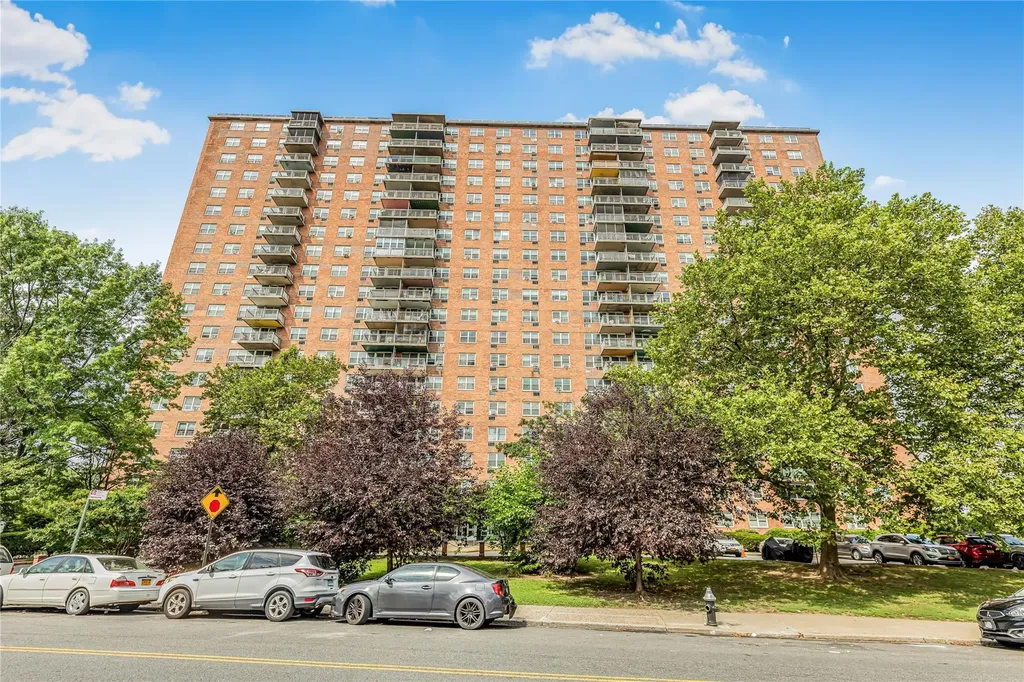 825 Morrison Avenue Bronx NY 10473