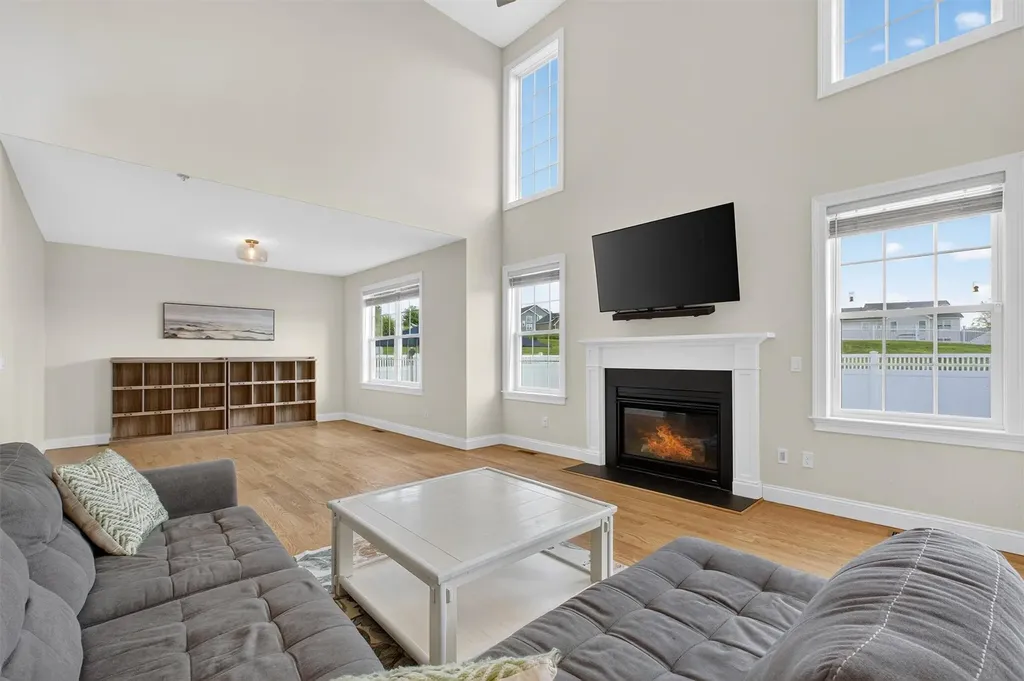 42 Kensington Lane Poughkeepsie NY 12603