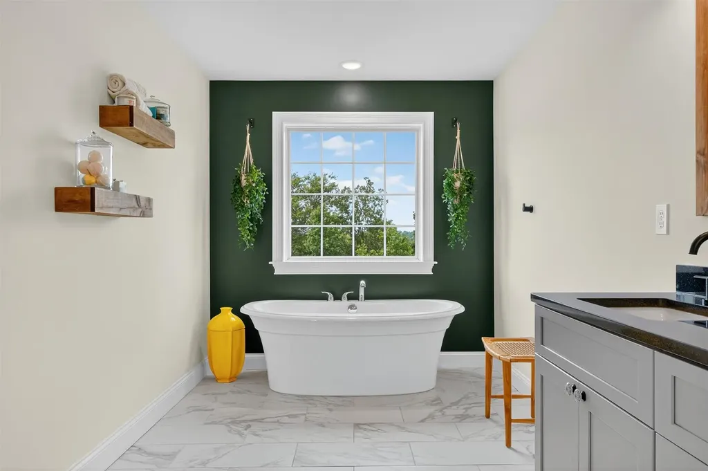 42 Kensington Lane Poughkeepsie NY 12603