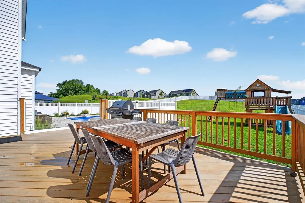 42 Kensington Lane Poughkeepsie NY 12603