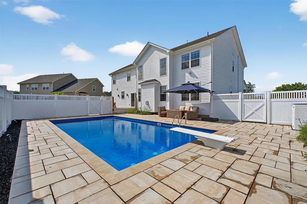 42 Kensington Lane Poughkeepsie NY 12603
