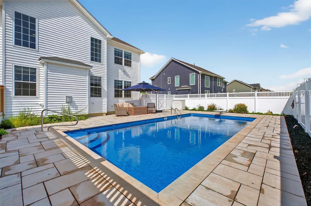 42 Kensington Lane Poughkeepsie NY 12603