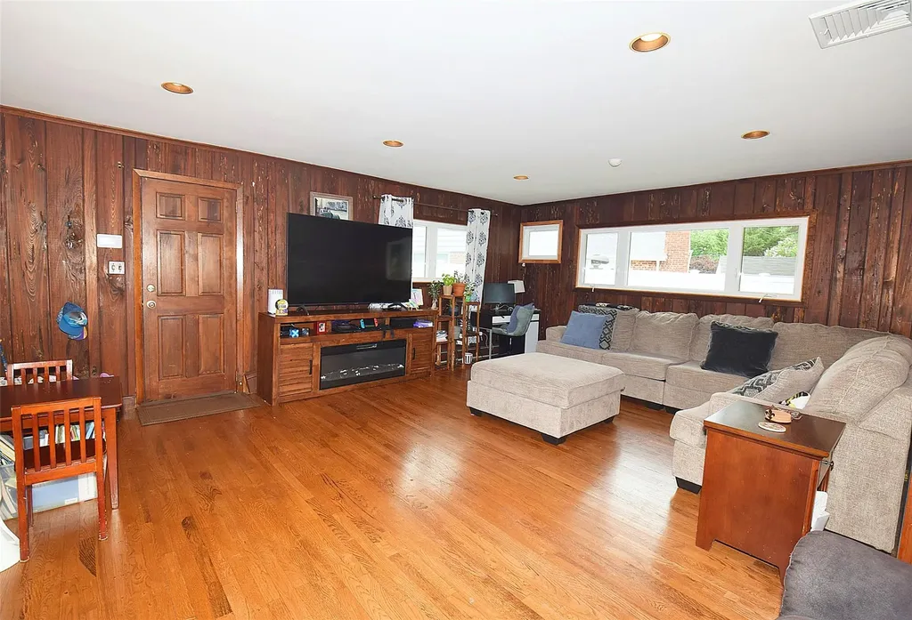 366 Peninsula Boulevard Lynbrook NY 11563