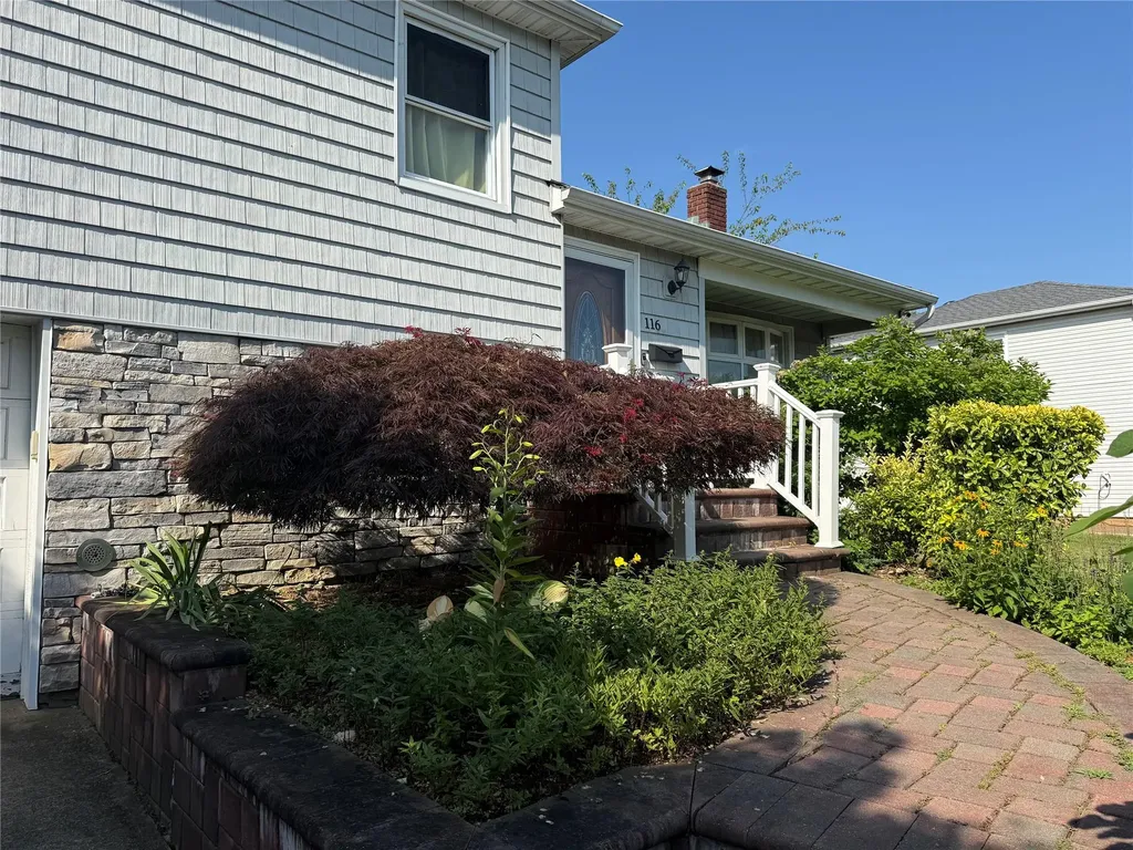 116 Colony Lane Syosset NY 11791