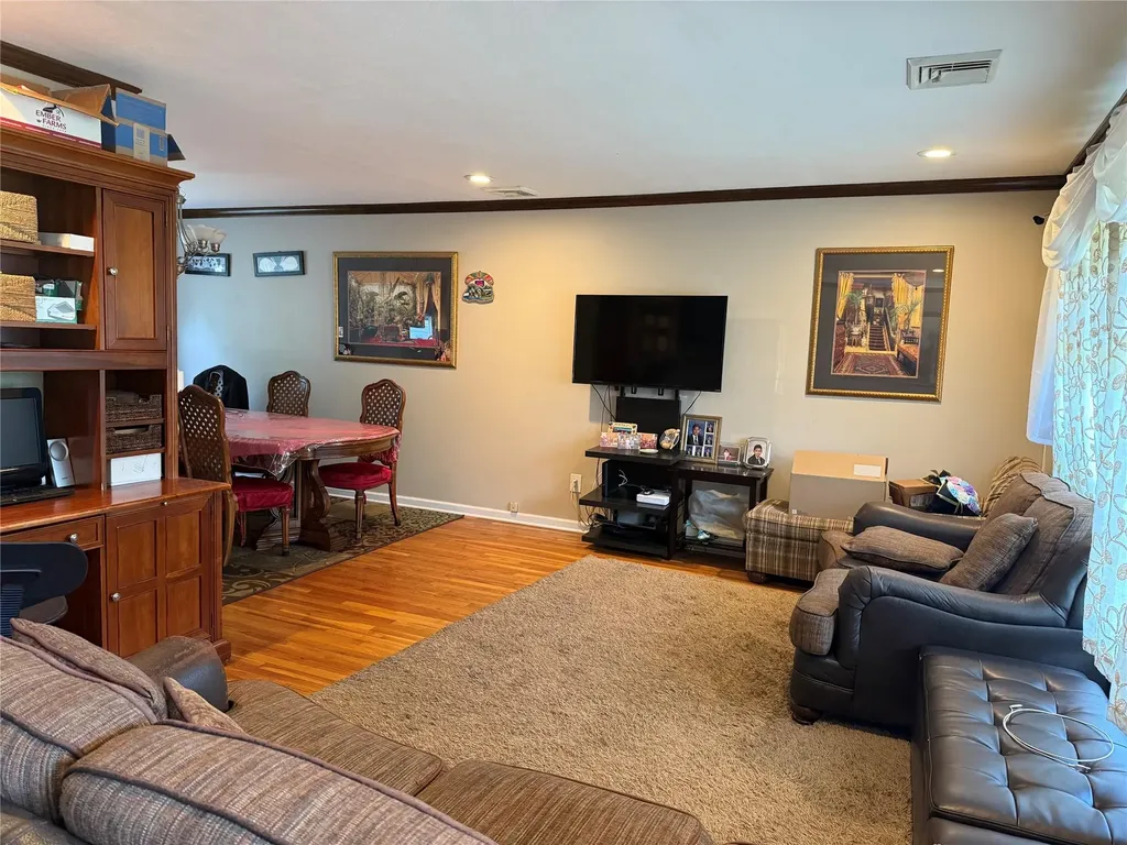 116 Colony Lane Syosset NY 11791