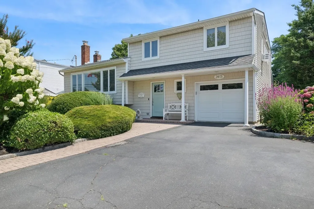 2975 Susan Road Bellmore NY 11710