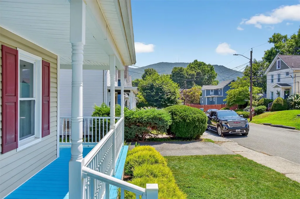 15 Maple Street Beacon NY 12508
