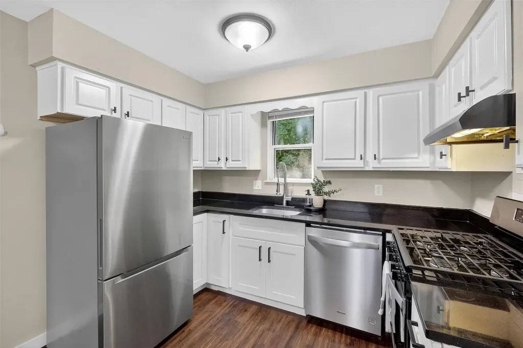 16 Hemlock Court Fishkill NY 12524