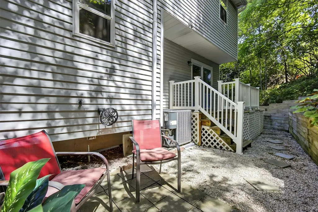 16 Hemlock Court Fishkill NY 12524