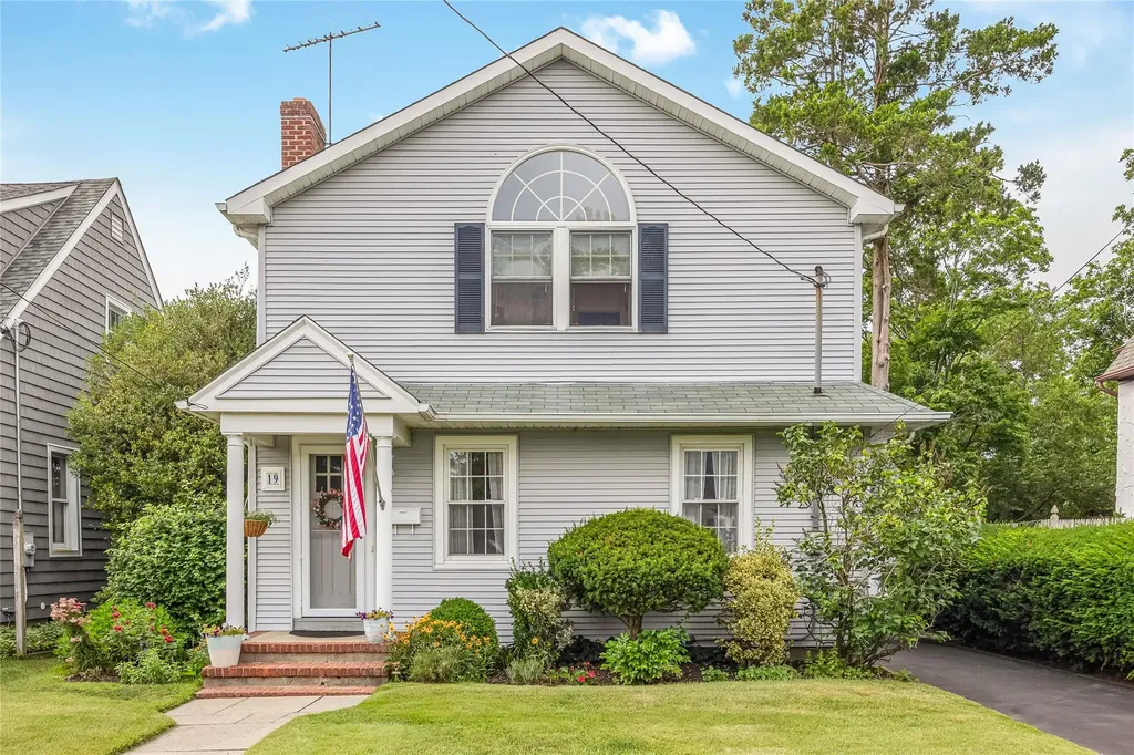 19 Rose Street Islip NY 11751