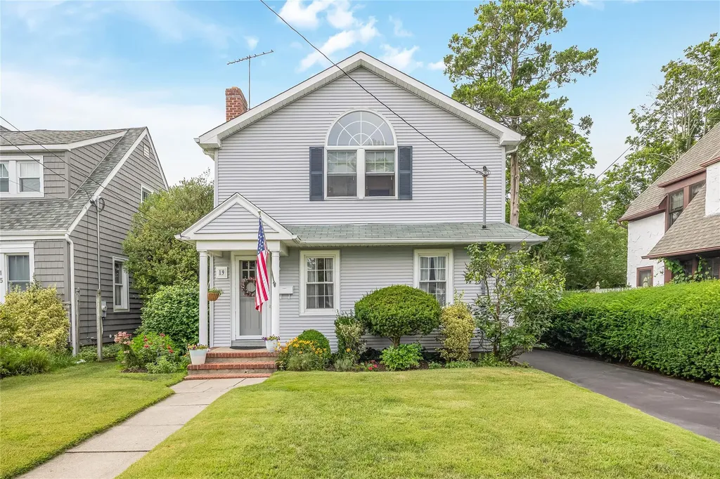 19 Rose Street Islip NY 11751