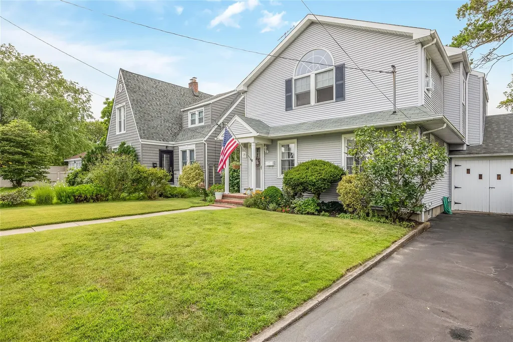 19 Rose Street Islip NY 11751