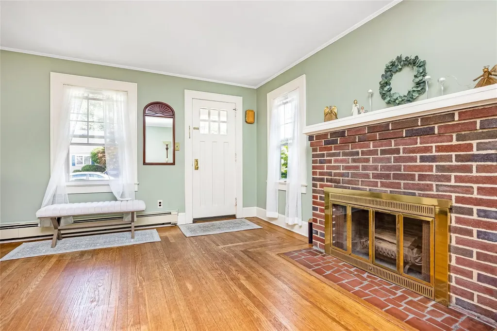 19 Rose Street Islip NY 11751