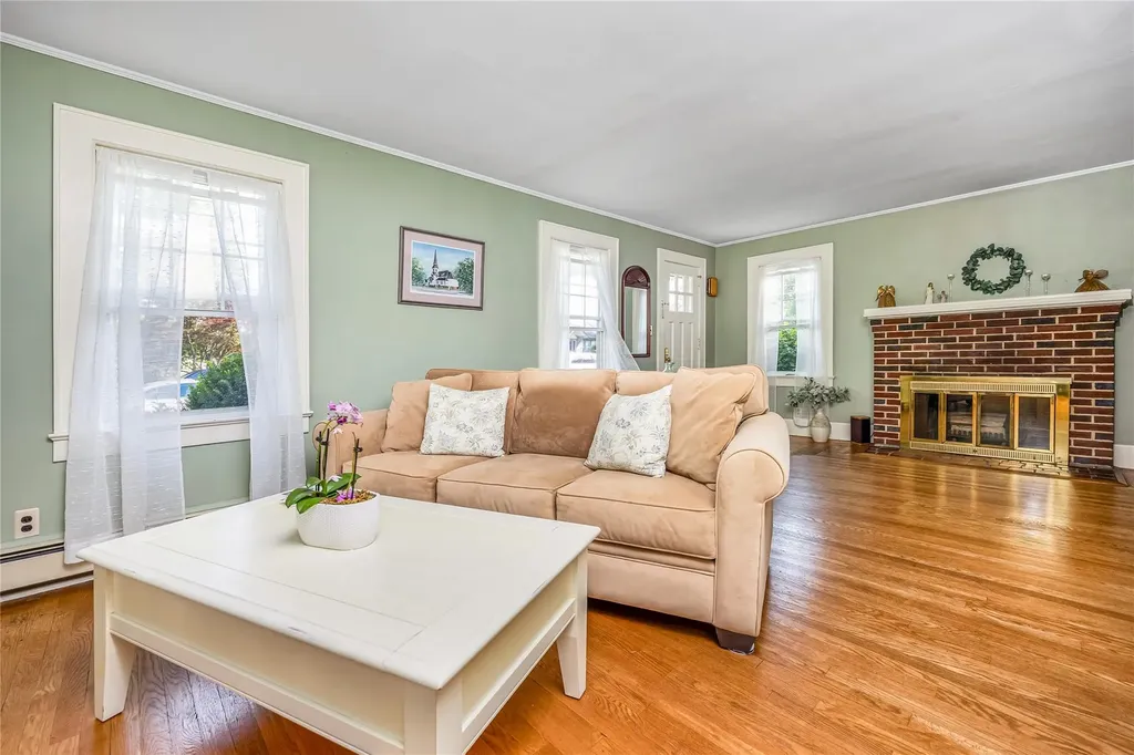 19 Rose Street Islip NY 11751