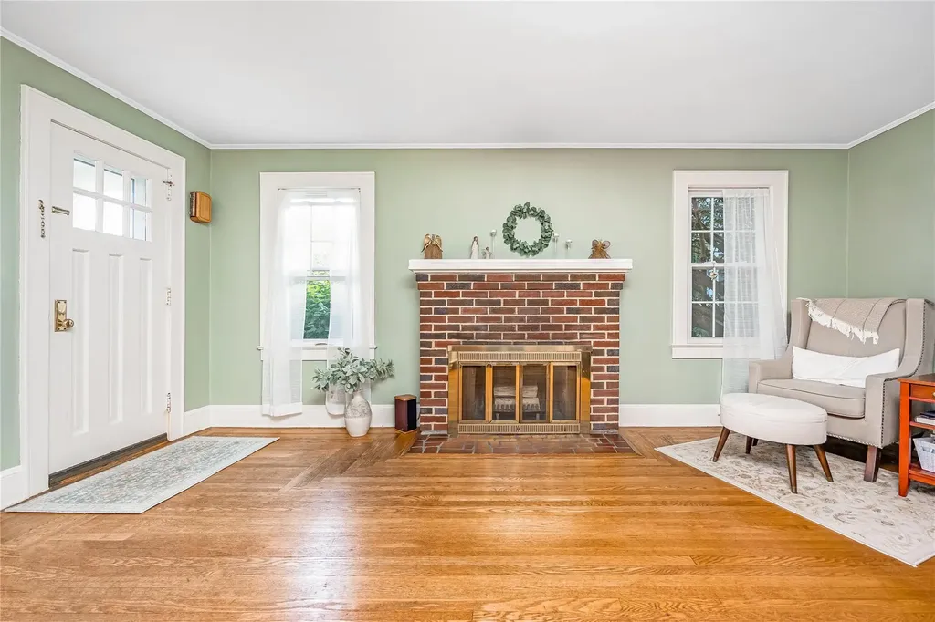 19 Rose Street Islip NY 11751