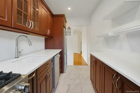19 Old Mamaroneck Road White Plains NY 10605