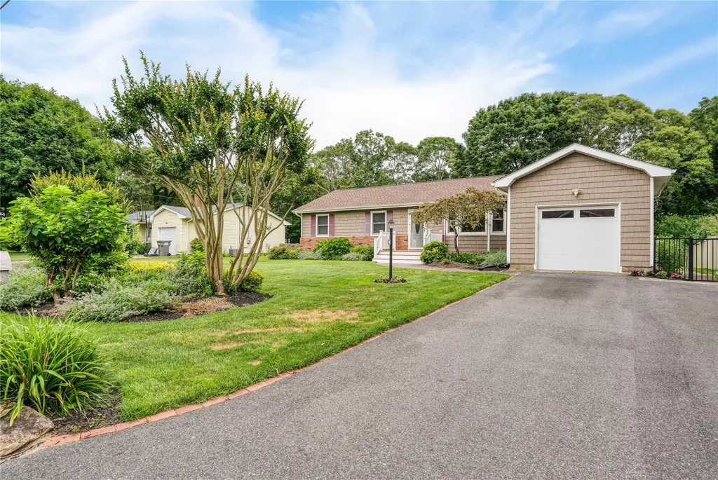 7 Russell Road Hampton Bays NY 11946