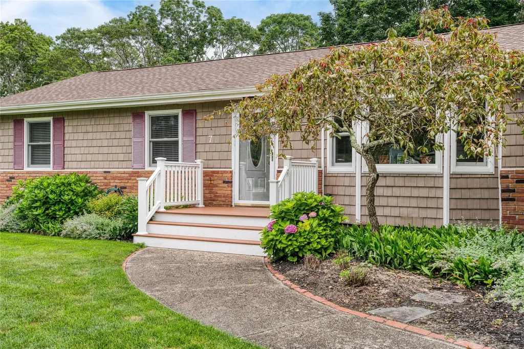 7 Russell Road Hampton Bays NY 11946