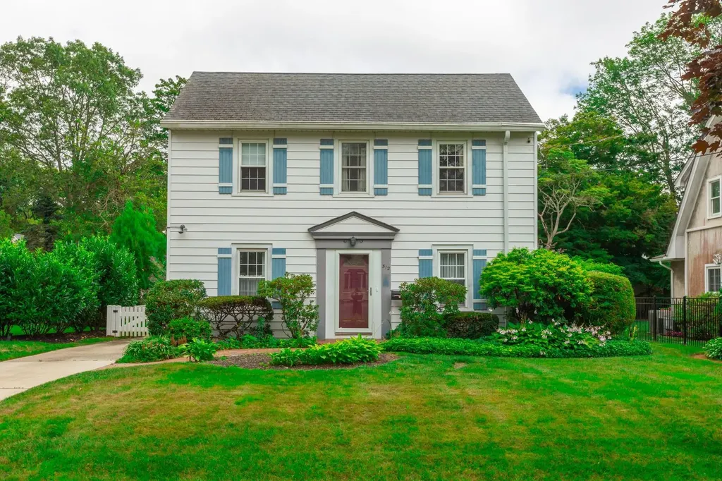 512 Manatuck Boulevard Brightwaters NY 11718