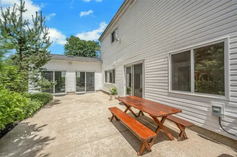 77 Greenwood Lane White Plains NY 10607