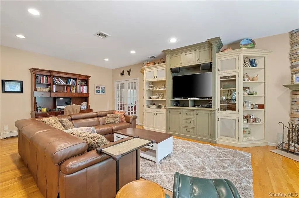 1040 Washington Avenue Plainview NY 11803