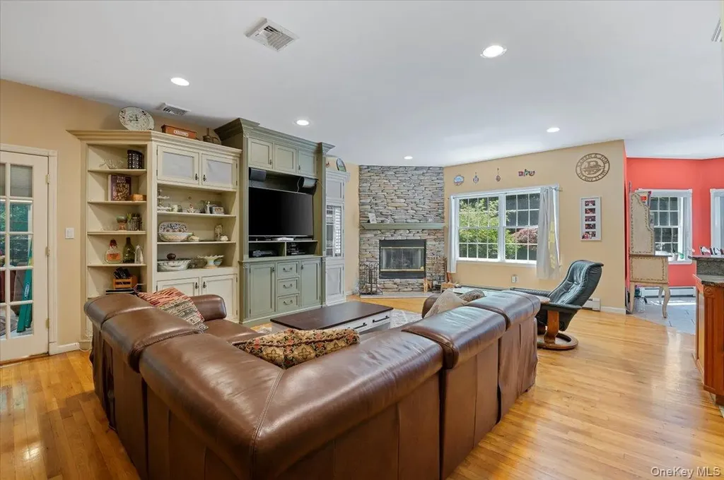 1040 Washington Avenue Plainview NY 11803