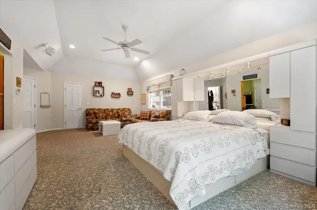 1040 Washington Avenue Plainview NY 11803