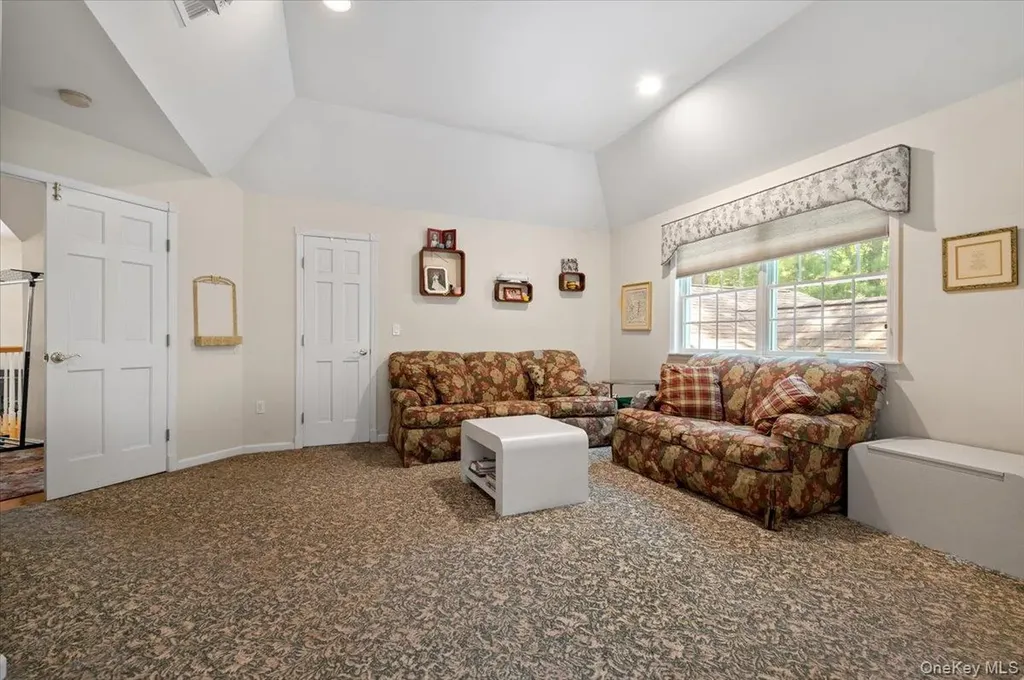 1040 Washington Avenue Plainview NY 11803