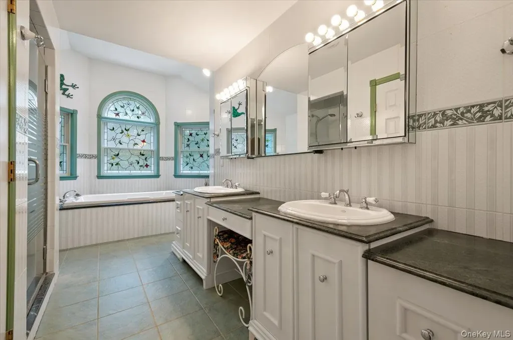 1040 Washington Avenue Plainview NY 11803