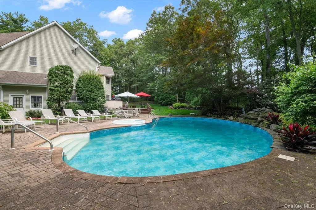1040 Washington Avenue Plainview NY 11803