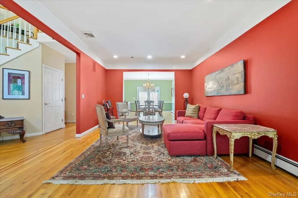 1040 Washington Avenue Plainview NY 11803