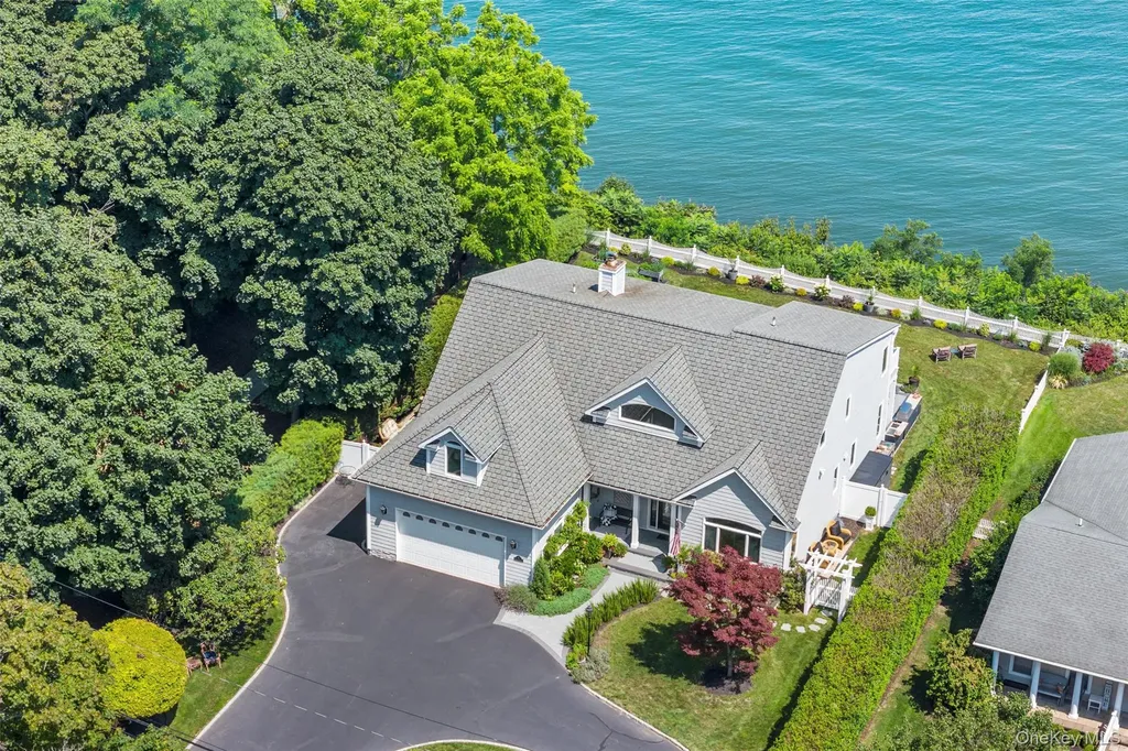 41 Seacliff Avenue Miller Place NY 11764