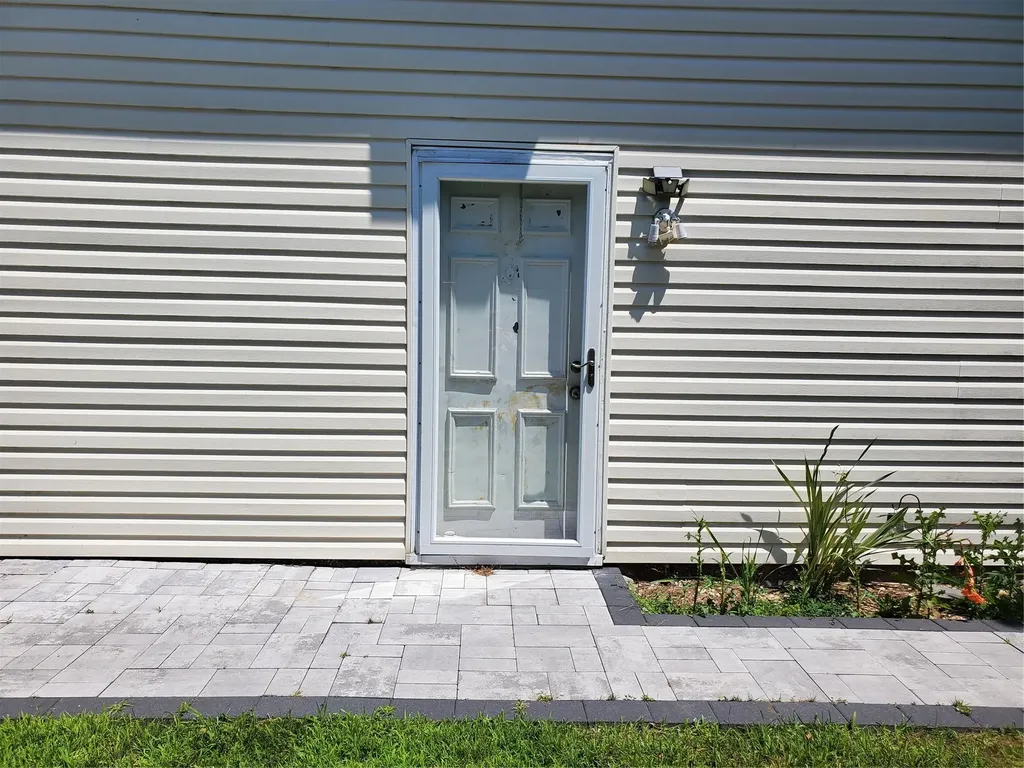 46 Sunrise Avenue Lindenhurst NY 11757