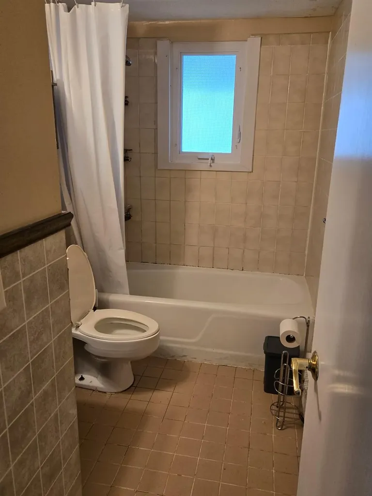 46 Sunrise Avenue Lindenhurst NY 11757