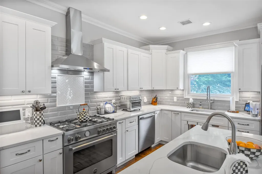 111 Hampton Way Merrick NY 11566