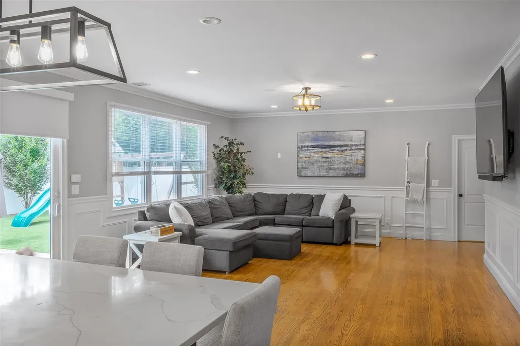 111 Hampton Way Merrick NY 11566
